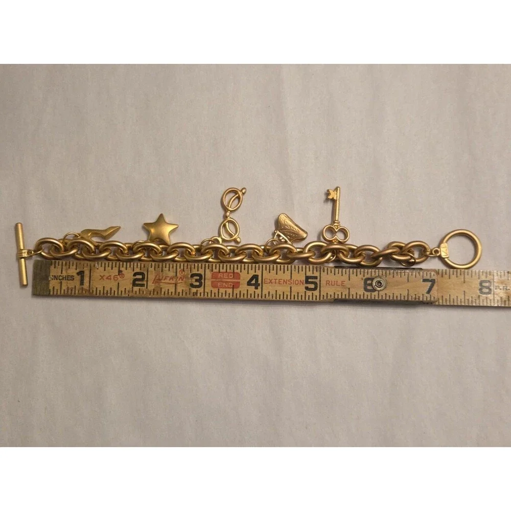 Victoria’s Secret Gold Tone Charm Bracelet VS Logo Missing Charm Toggle Closure - Picture 5 of 5